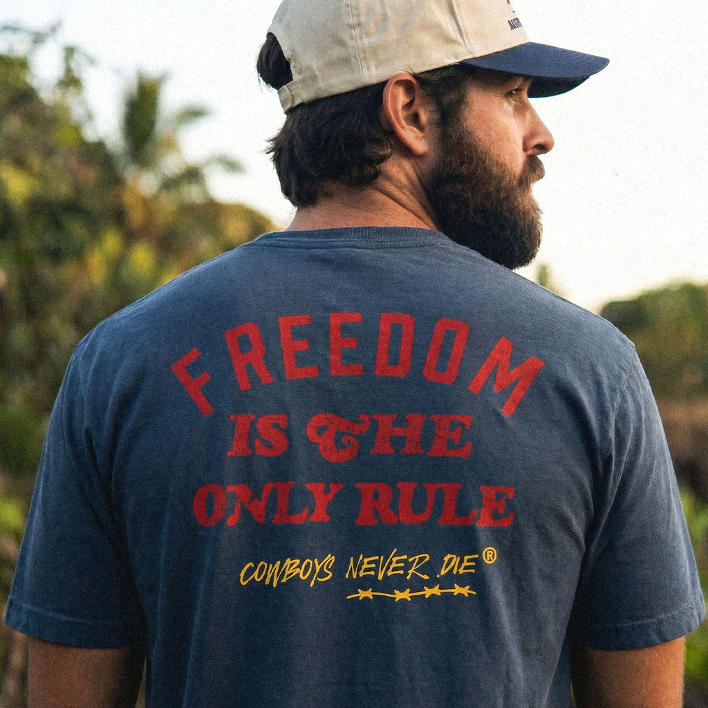 The FREEDOM RULES TEE (DUST NAVY)